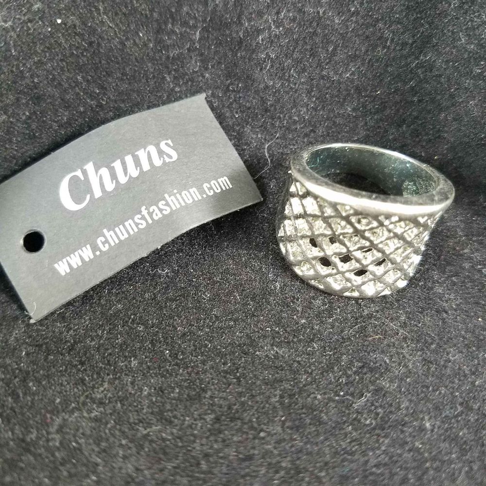 NWT! Mens Chuns Crisscross Lattice Silver Tone Ring Size 8 Band Gothic Linked